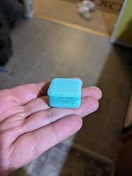 Customer holding a SOPAMI cleaning tablet